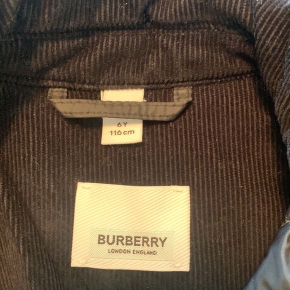 Burberry coat (Boys sz6). This item is absolutely authentic - Picture 3 of 8